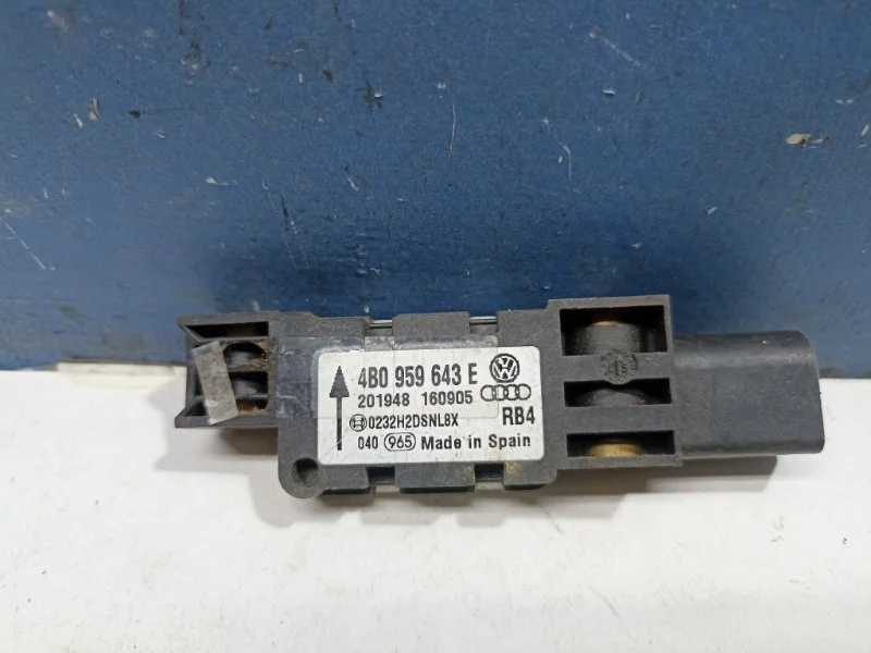 Датчик Airbag Volkswagen Touareg 1 2002 - 2010 4B0959643E 7L, задний