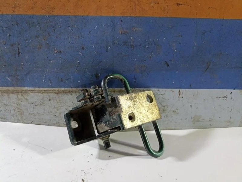 Петля Skoda Octavia A4 1997-2011 4B0833412D 1U, задняя правая