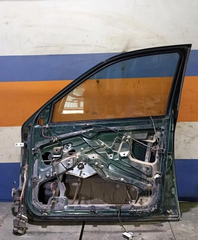 Петля двери Skoda Octavia A4 1997-2011 4B0831412B 1U, передняя правая