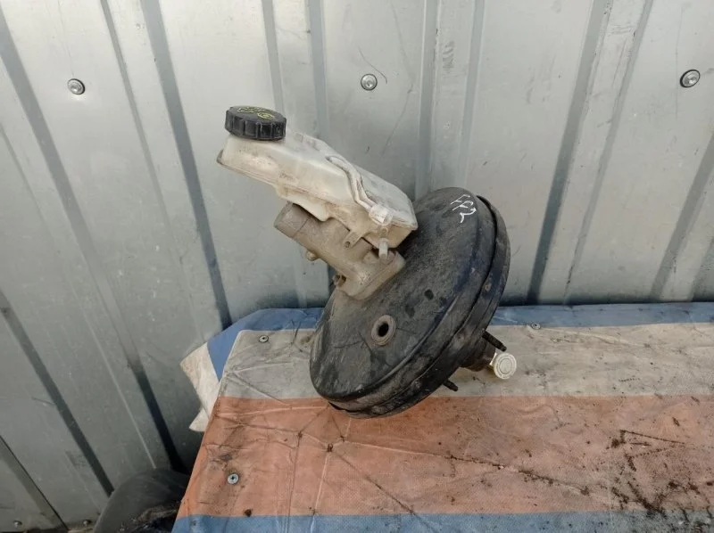 Вакуумник тормозной Ford Focus 2 2005-2011 3M512B195GB