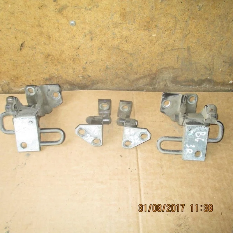 Петля Volkswagen Passat B6 2005 - 2010 3C4833402D, задняя правая