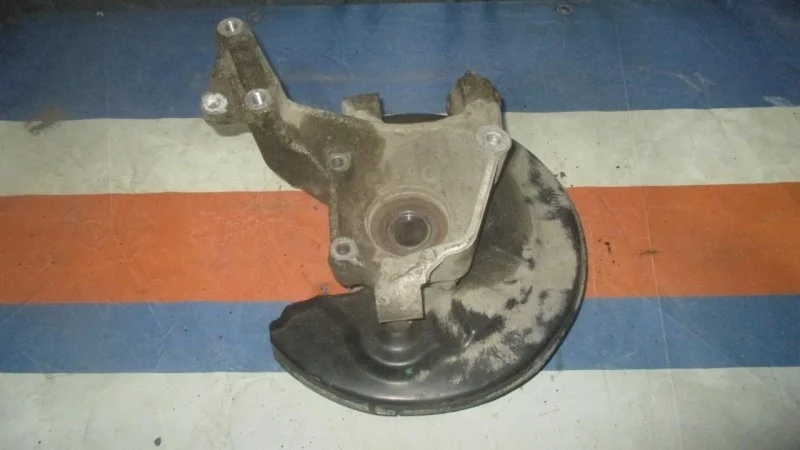 Кулак Audi Q3 3C0505433G 8UB, задний левый