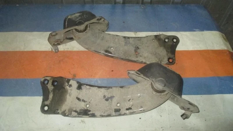 Рычаг продольный Audi Q3 3C0505223F 8UB, задний