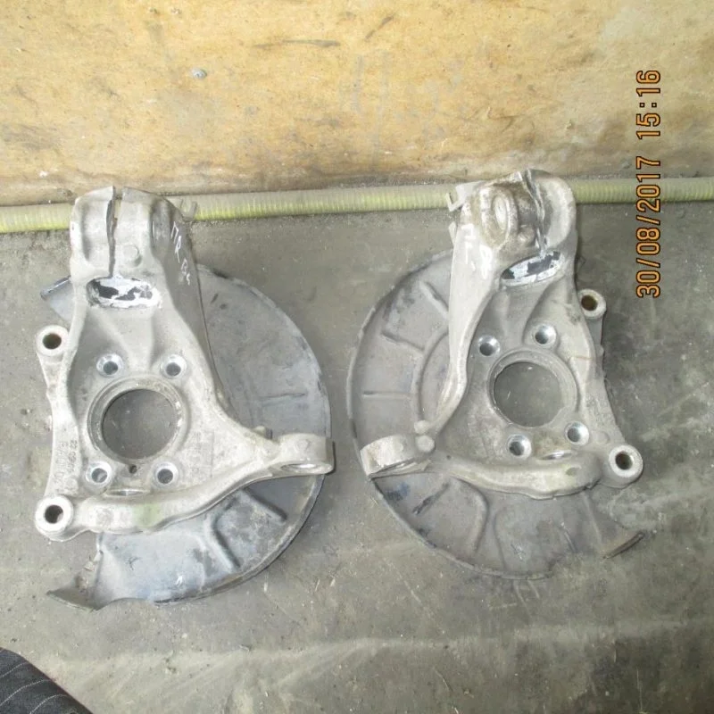 Кулак поворотный Volkswagen Passat B6 2005 - 2010 3C0407253F, передний левый