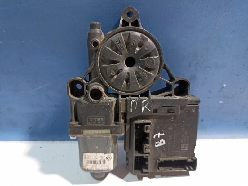 Моторчик стеклоподъемника Volkswagen Passat B7 2011 - 2015 3AA959702AZ05, передний правый