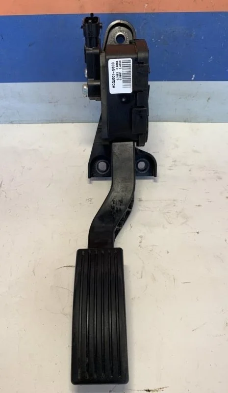 Педаль газа Kia Rio 3 327001J600