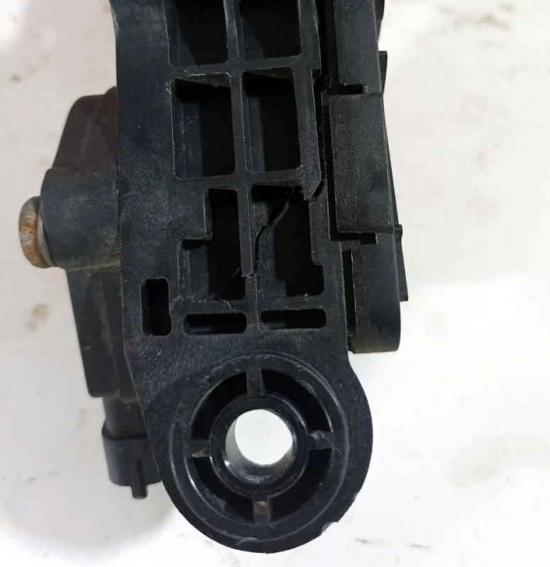 Педаль газа Hyundai Solaris 1 327001J600 RB