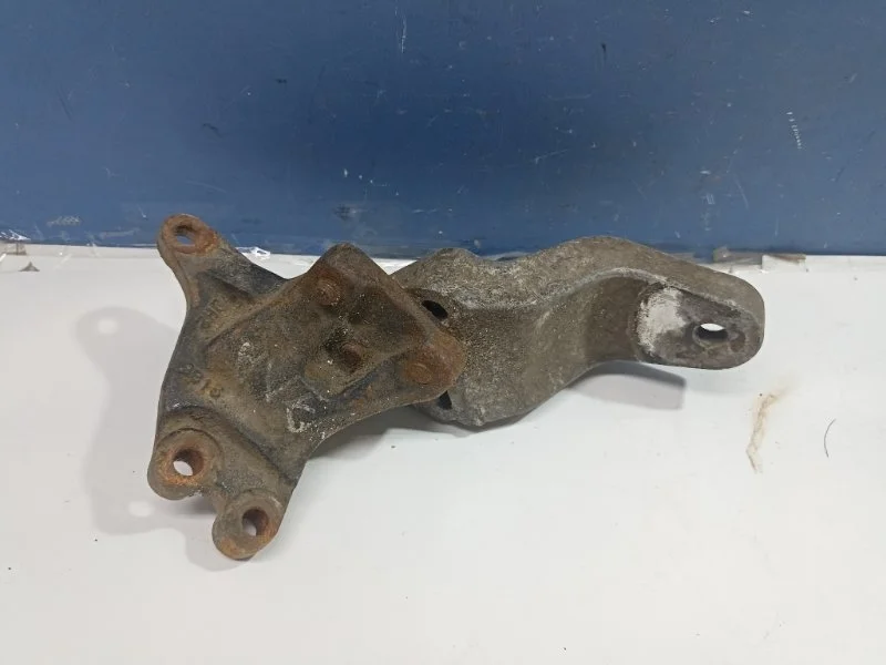 Кронштейн опоры ДВС Hyundai i30 2007-2012 218152H000 FD, передний правый