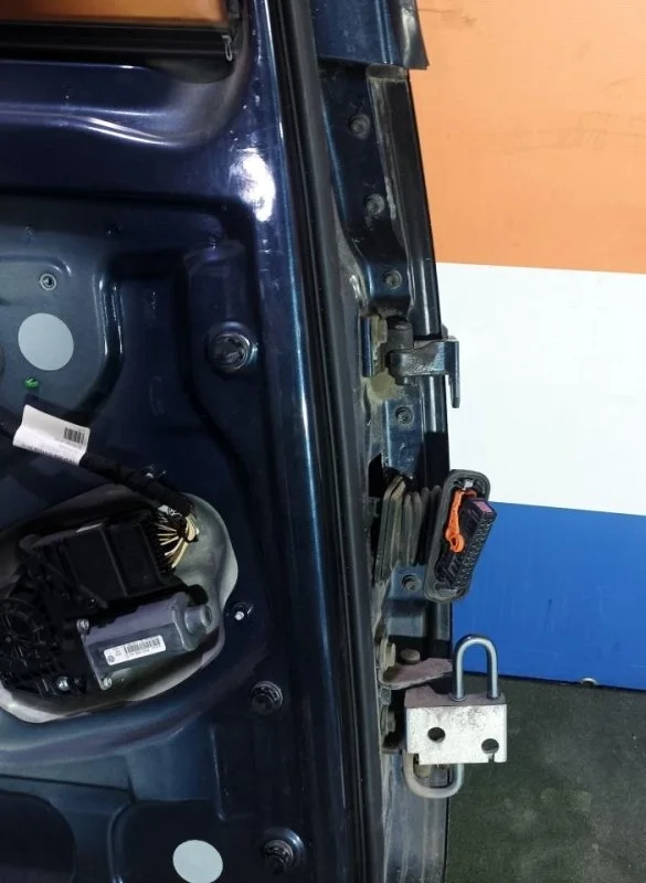 Петля двери Volkswagen Golf Plus 2005 - 2014 1K9833401C, задняя левая