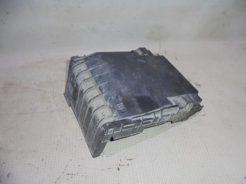 Крышка блока предохранителей Volkswagen Caddy 3 2003-2015 1K0937132F