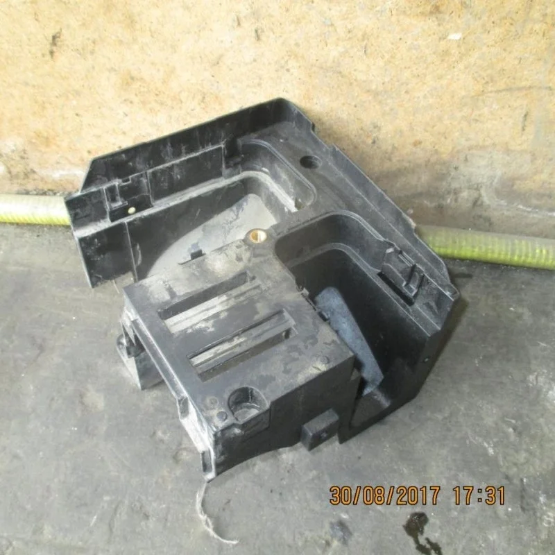 Корпус блока предохранителей Volkswagen Passat B6 2005 - 2010 1K0907361B