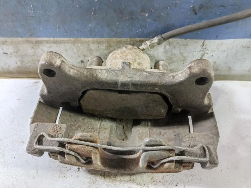 Суппорт тормозной Volkswagen Passat B7 2011 - 2015 1K0615124E, передний правый