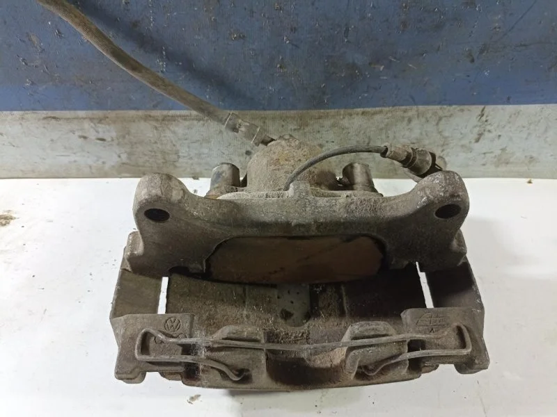Суппорт тормозной Volkswagen Passat B7 2011 - 2015 1K0615123E, передний левый