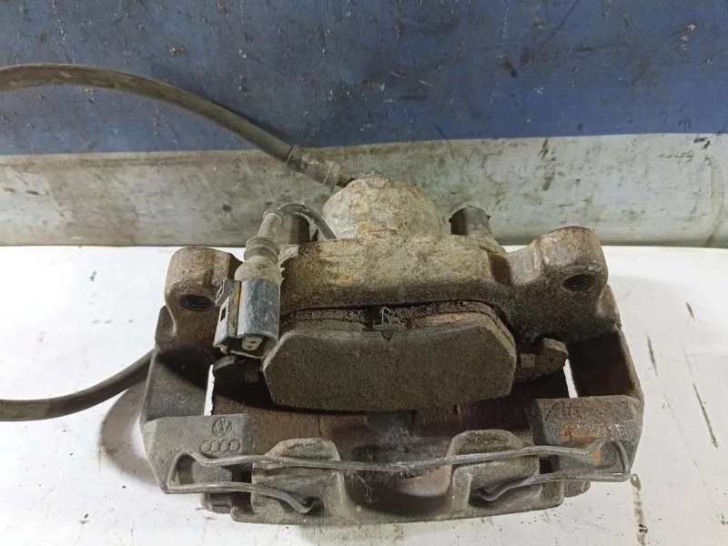 Суппорт тормозной Audi A3 2004-2013 1K0615123E 8PA, передний левый