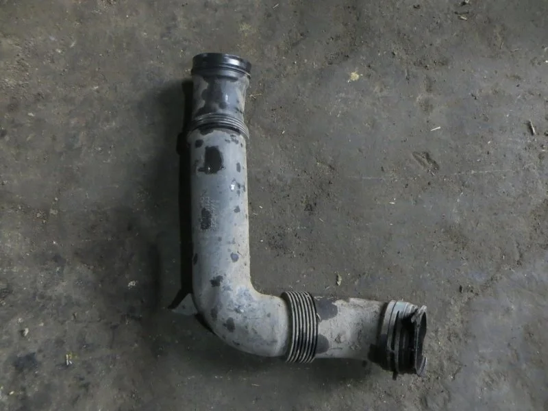 Воздуховод дроссельной заслонки Volkswagen Passat B6 2005 - 2010 1K0129618AJ