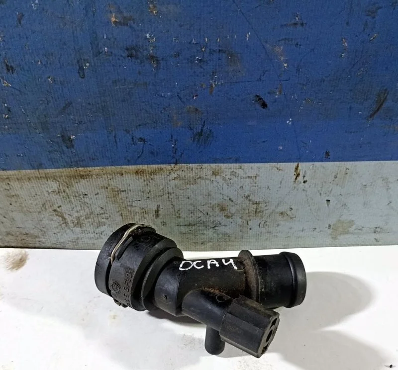 Фланец системы охлаждения Skoda Octavia A4 1997-2011 1J0121619A 1U