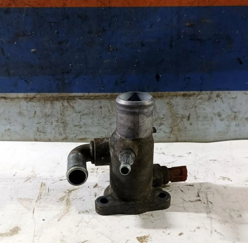 Фланец системы охлаждения Suzuki SX4 2006-2013 1757086G10 1.6 M16A