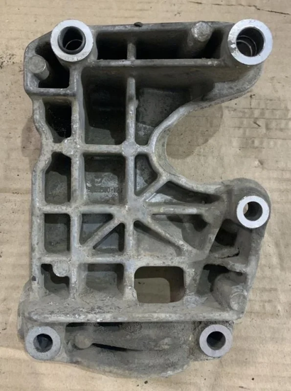 Кронштейн генератора Audi Q7 2005 - 2015 079903805AF