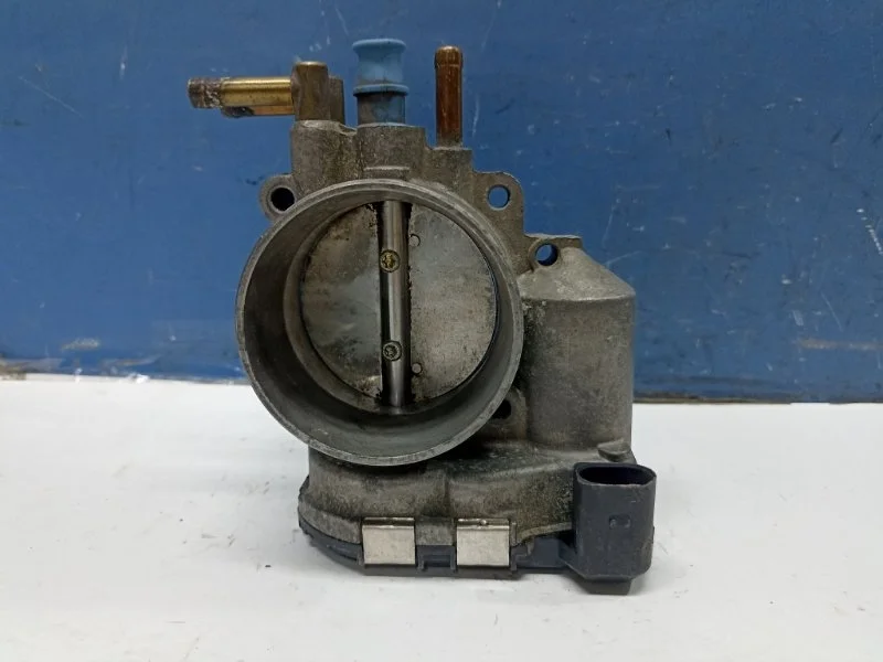 Заслонка дроссельная Volkswagen Passat B5 2000 - 2005 078133062B