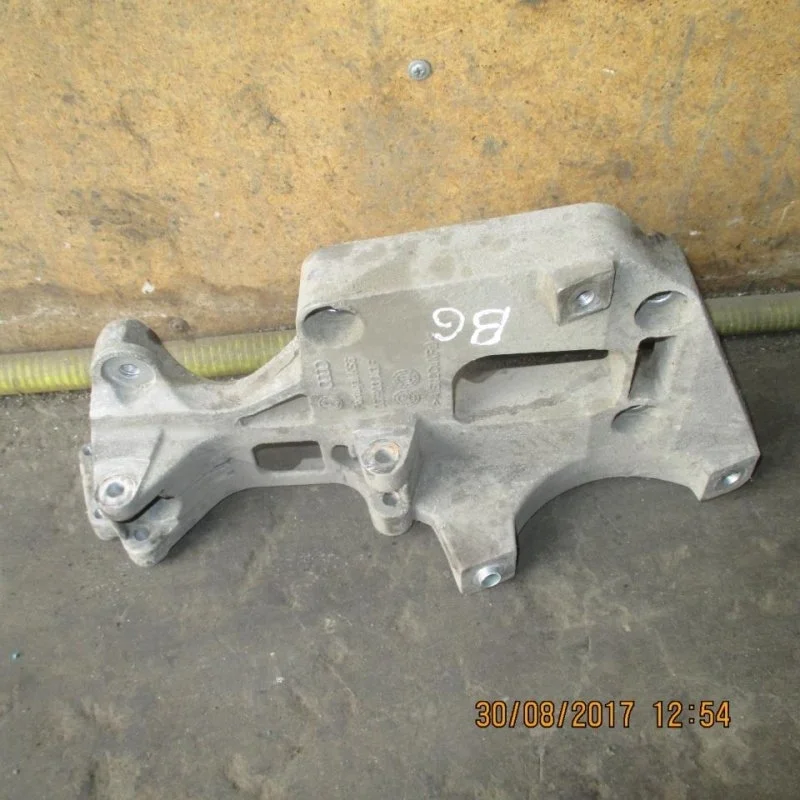 Кронштейн генератора Volkswagen Passat B6 2005 - 2010 06F903143F