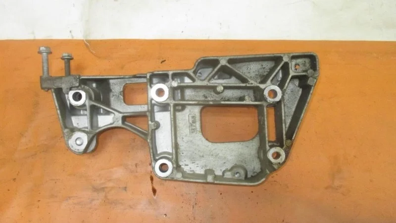 Кронштейн генератора Volkswagen Golf 6 2009-2013 06F903143F