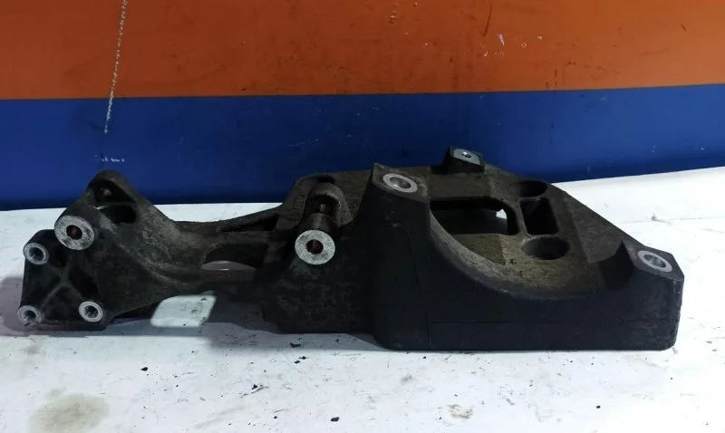 Кронштейн генератора Volkswagen Golf Plus 2005 - 2014 06F903143F