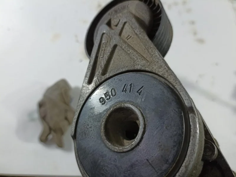 Ролик натяжитель Skoda Octavia A4 1997-2011 06A903315E 1U