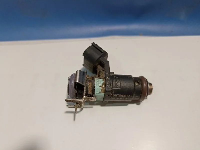 Форсунка топливная Volkswagen Polo Sedan 2011-2020 2017 04E906031H 1.6 CWVA