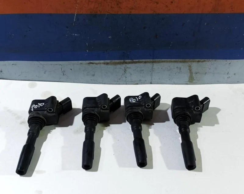 Катушка зажигания Volkswagen Polo Sedan 2011-2020 04E905110K