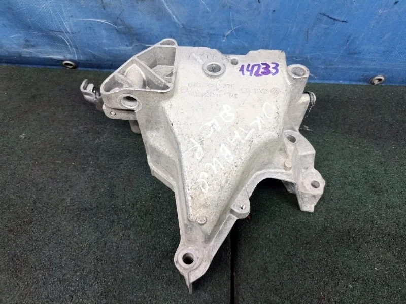 Кронштейн ДВС Skoda Octavia A7 2013> 04E199275