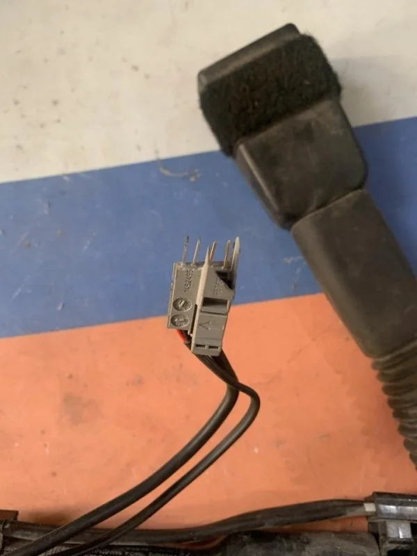 Пиропатрон сидения BMW X1 (E84) 72117213564, передний правый