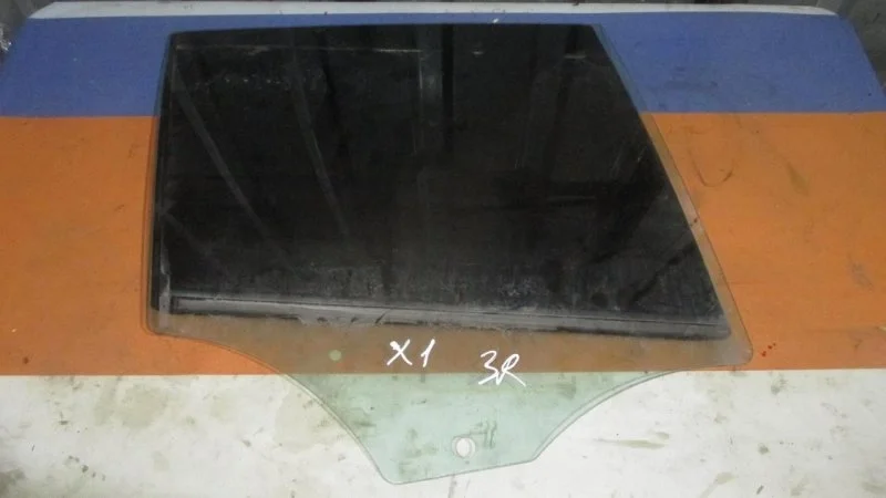 Стекло BMW X1 (E84) 51352990390, заднее правое