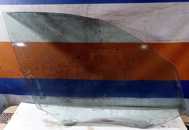 Стекло BMW X1 51332990296 E84, переднее правое