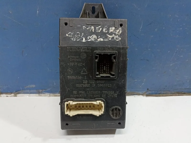 Блок комфорта Renault Sandero 1 2009-2014 8201279200