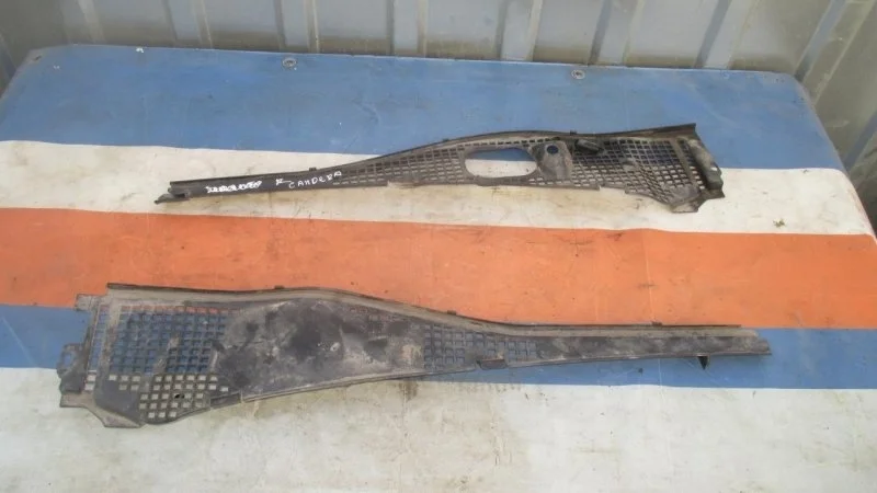 Жабо Renault Sandero 1 2009-2014 8200825457
