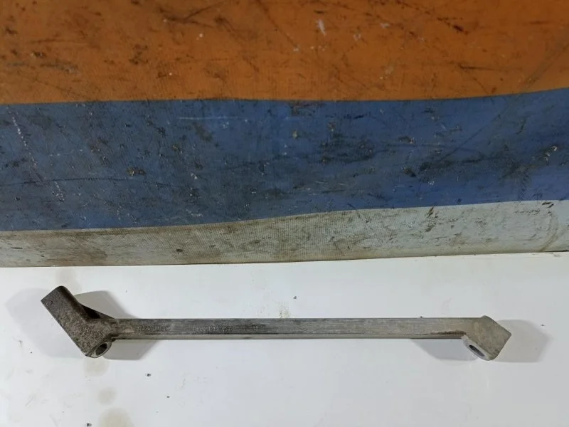 Кронштейн генератора Renault Fluence 2012 8200811496