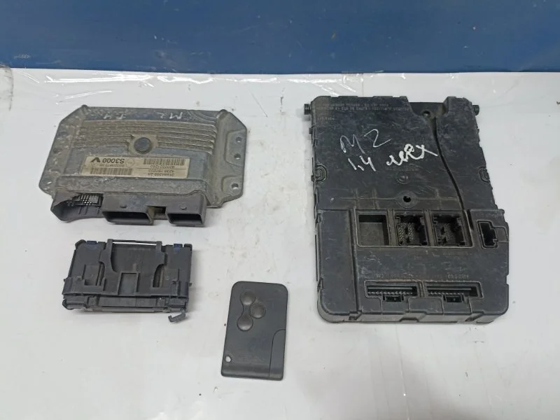 Блок управления двигателем Renault Megane 2 2002-2009 8200387138 1.4 K4J