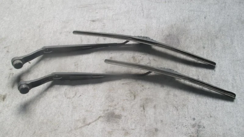 Поводок дворника SsangYong Kyron 2005-2015 7831109000 DJ, передний левый