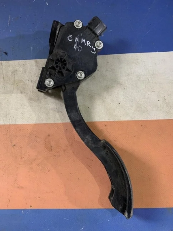 Педаль газа Toyota Camry 40 2006-2011 7811033020