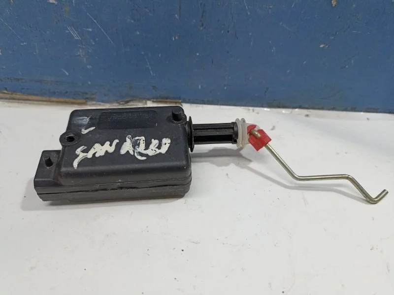 Актуатор замка багажника Renault Sandero 2 с 2014- 7700712901