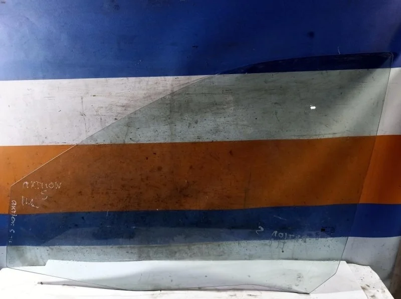 Стекло Ssangyong Actyon Sport 2006-2012 7237609000, переднее левое