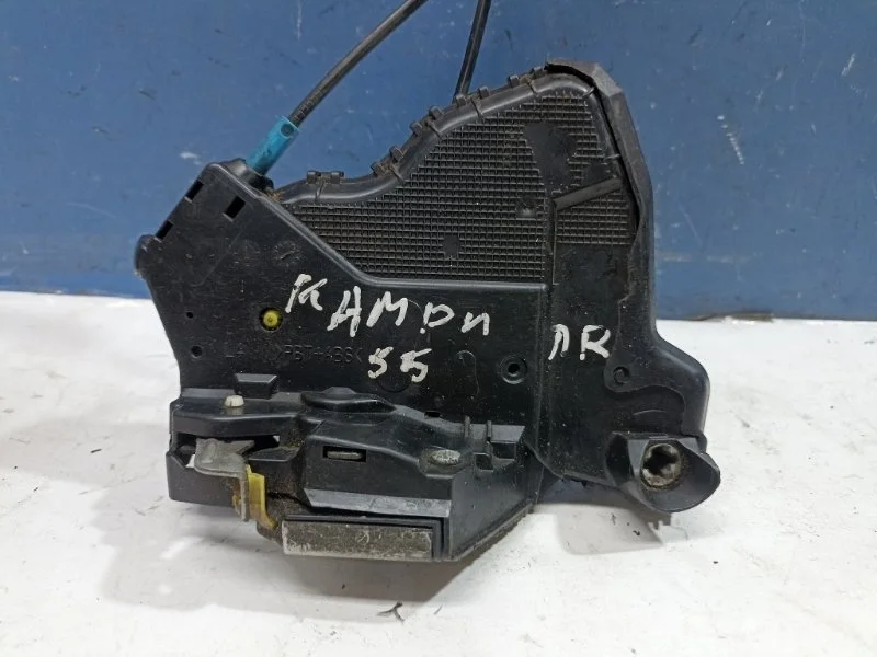 Замок двери Toyota Camry 50 2011-2018 6903042221, передний правый