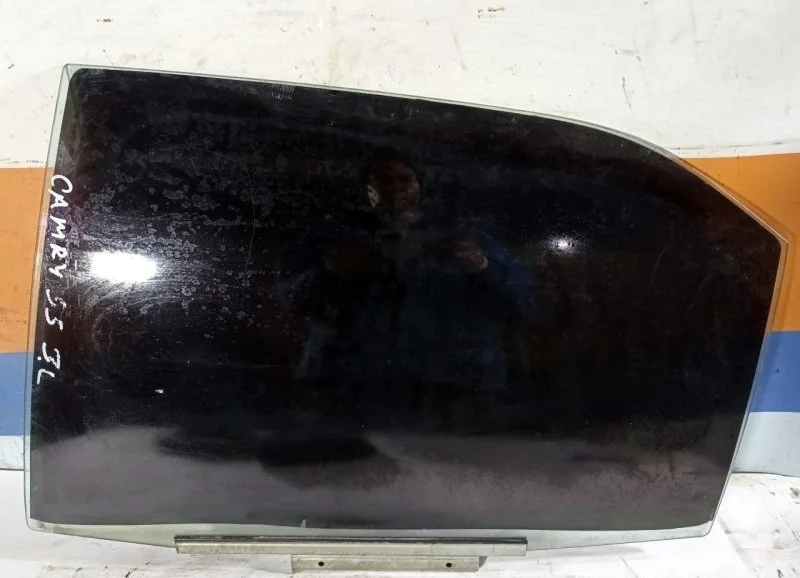 Стекло Toyota Camry 50 2011-2018 6810406240, заднее левое