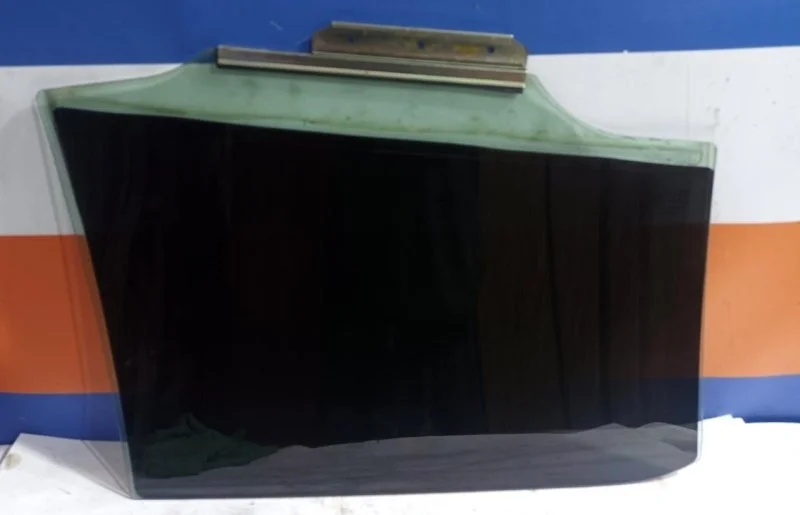 Стекло двери Toyota Auris 2006-2012 6810402200 E150 1.6 1ZR, заднее левое