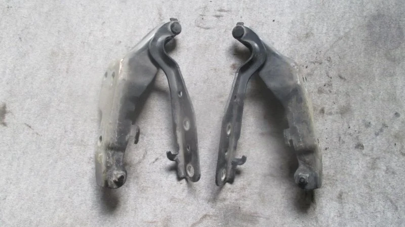 Петля капота SsangYong Kyron 2005-2015 6182009003 DJ, передняя правая