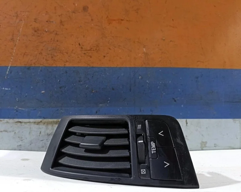 Дефлектор обдува салона Toyota Land Cruiser 200 2010 5568760100, передний правый