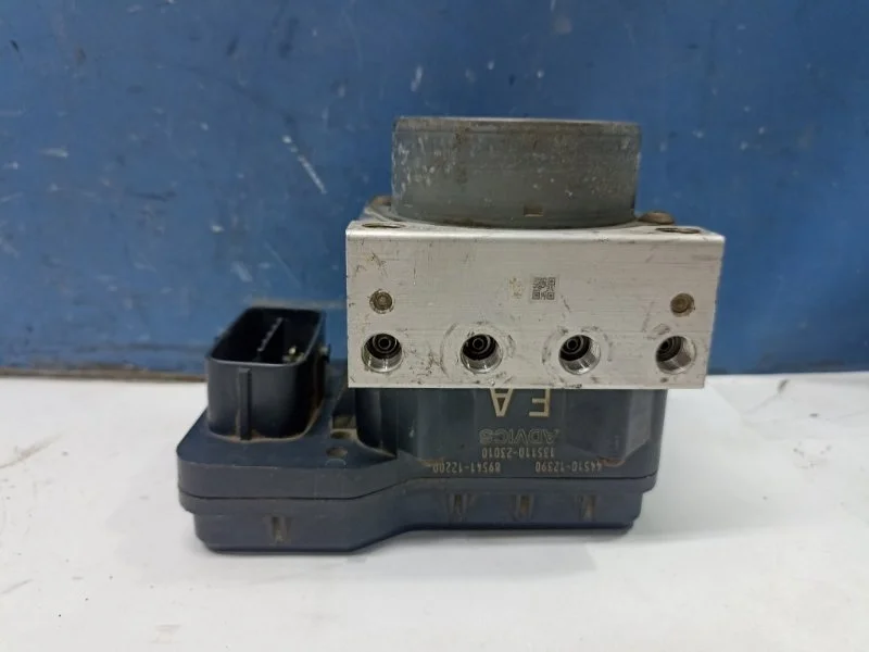 Блок ABS Toyota Corolla 2010 4405012211 E150 1.6 1ZR