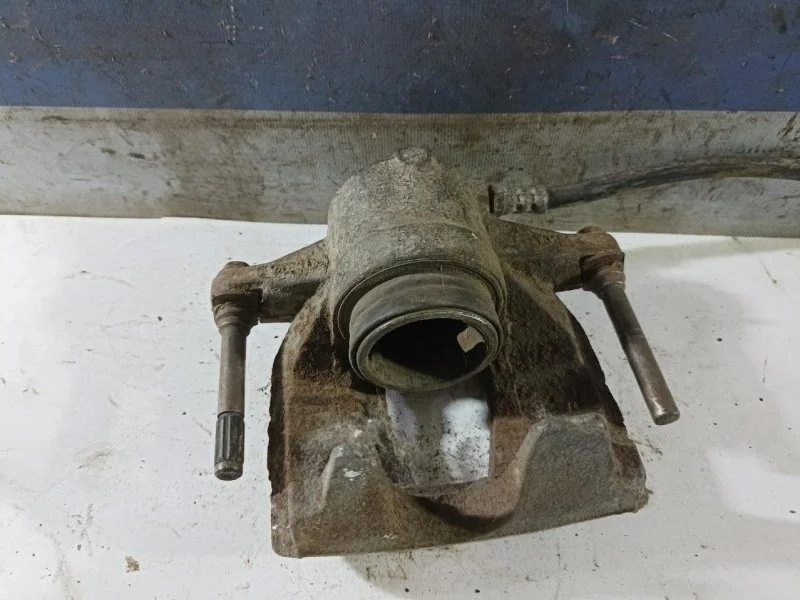 Суппорт тормозной Fiat Doblo 735283426, передний правый