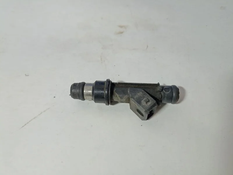 Форсунка топливная Opel Meriva 25313846