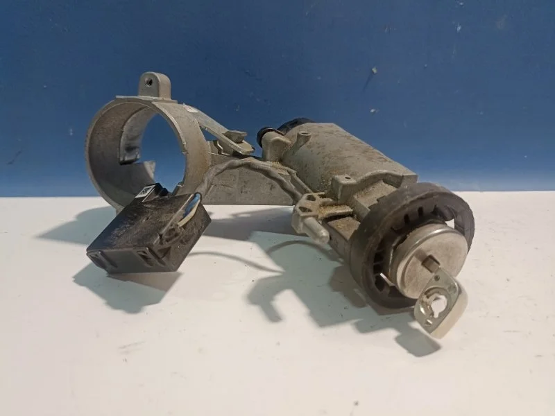 Замок зажигания с ключом Chevrolet Orlando 2012 22807512 J309 1.8 F18D4